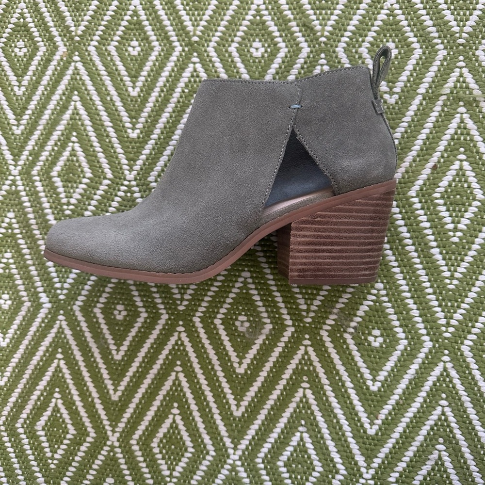 Toms Olive Ankle Boots - Picture 3 of 6